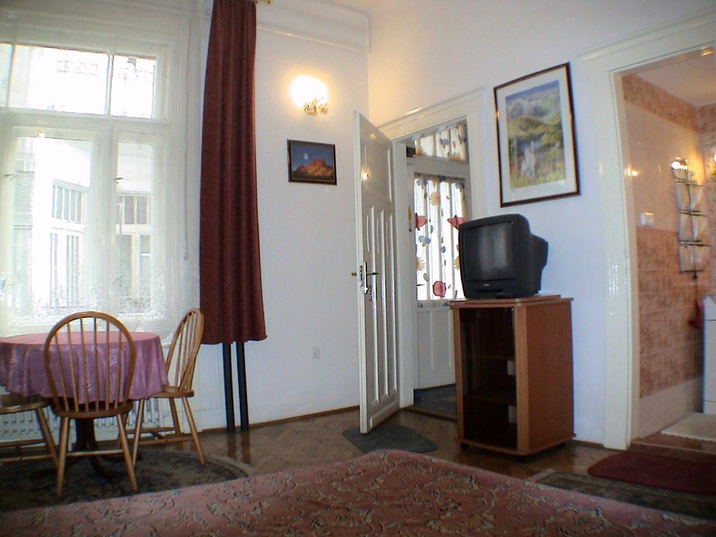 Garibaldi 5 Apartments & Rooms Budapest Habitación foto