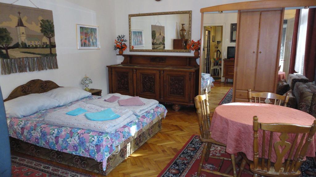 Garibaldi 5 Apartments & Rooms Budapest Exterior foto